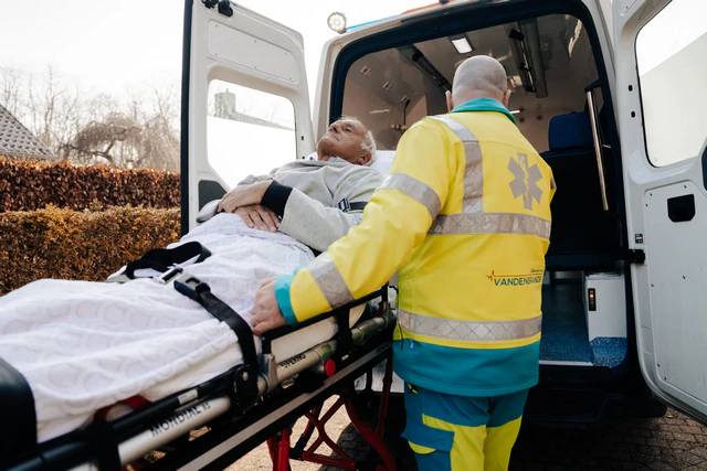 hulp bij liggend vervoer