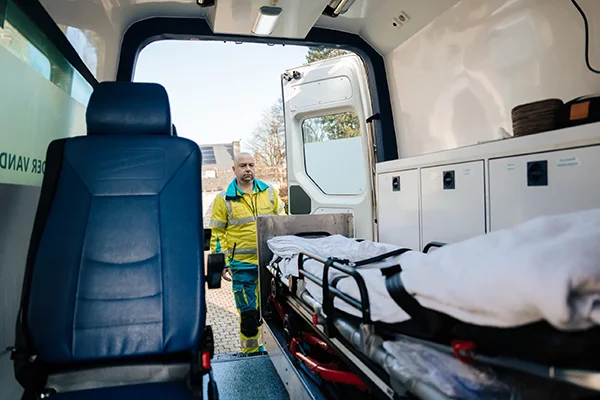 Comfortabele ziekenwagen van liggend ziekenvervoer Vandenbrande